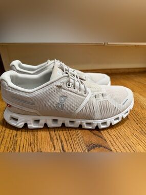 On Running Pearl/Beige Women's Sneakers Sz 9